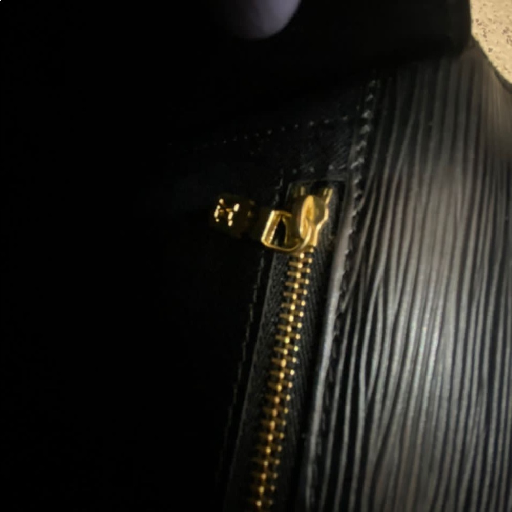 🔴SOLD🔴 Louis Vuitton Monceau Black Epi Leather - Picture 10 of 15